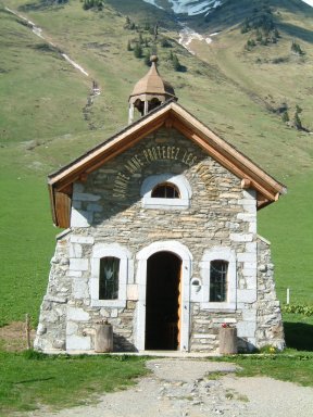 Avant de plonger dans la descente, admirer la Chapelle Saint Anne...